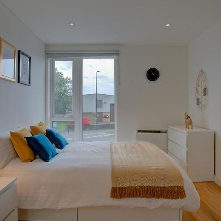 Lovely 2-Bed Apartment In Manchester With Parking Luaran gambar