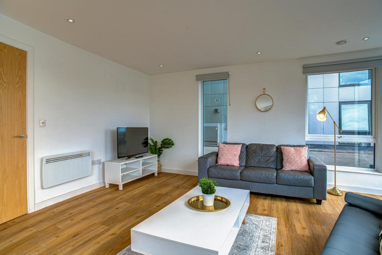 Lovely 2-Bed Apartment In Manchester With Parking Luaran gambar