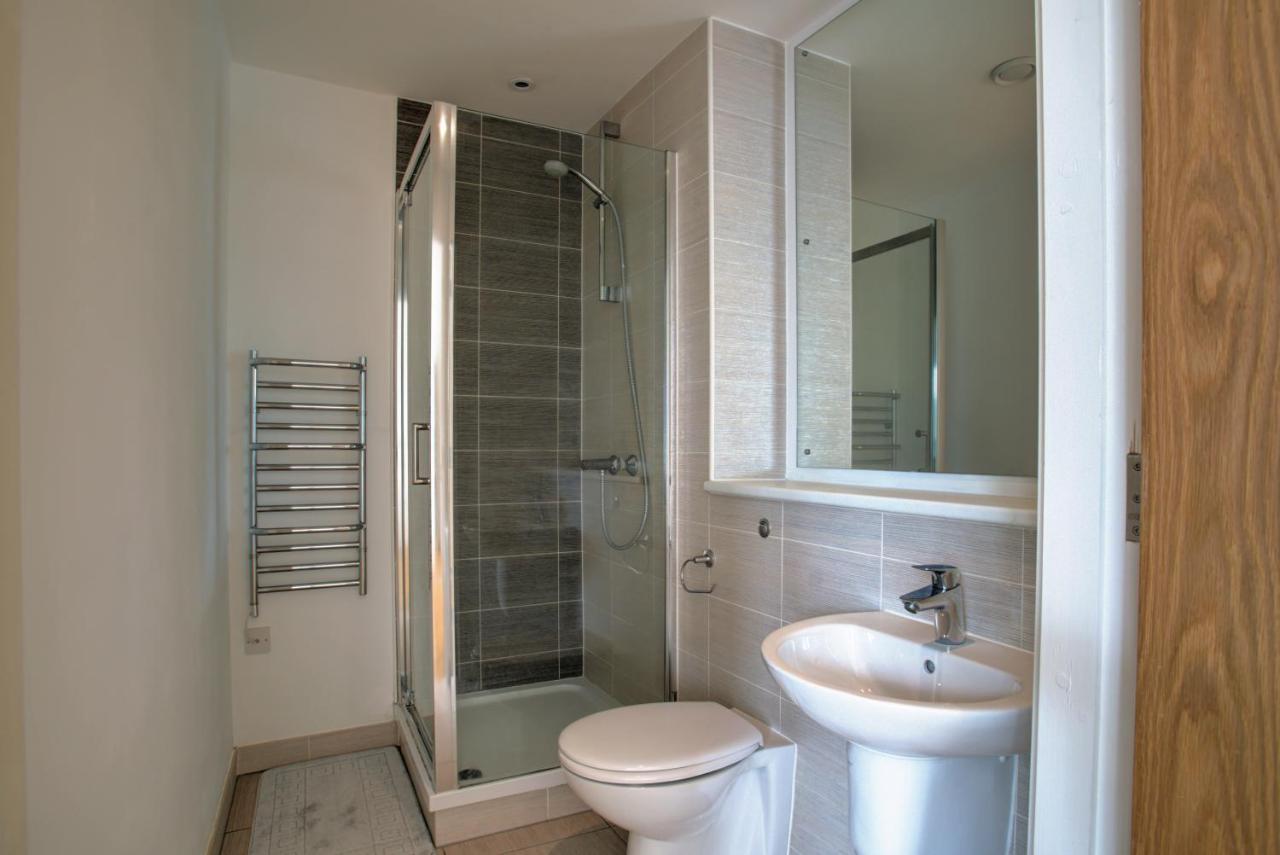 Lovely 2-Bed Apartment In Manchester With Parking Luaran gambar