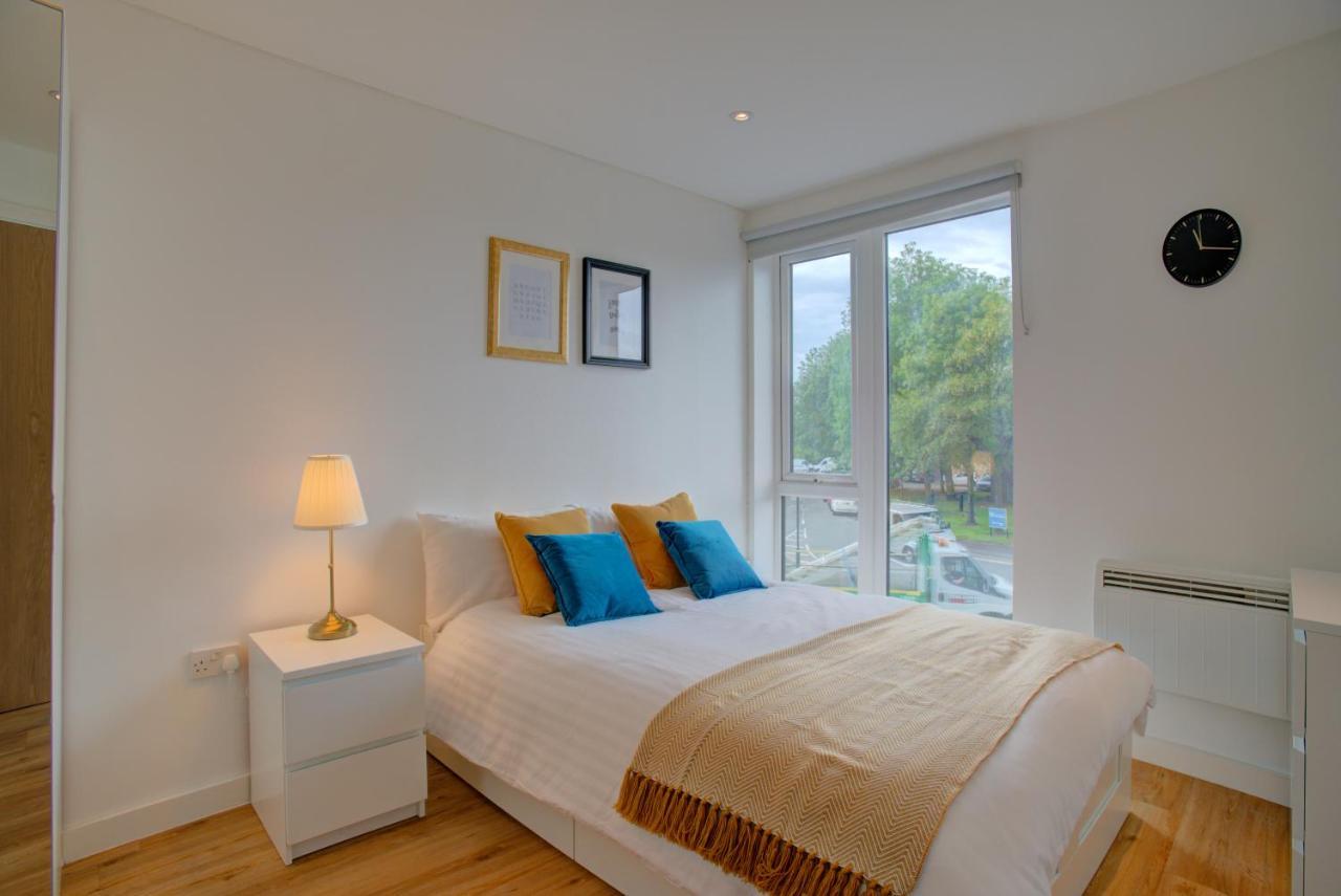 Lovely 2-Bed Apartment In Manchester With Parking Luaran gambar